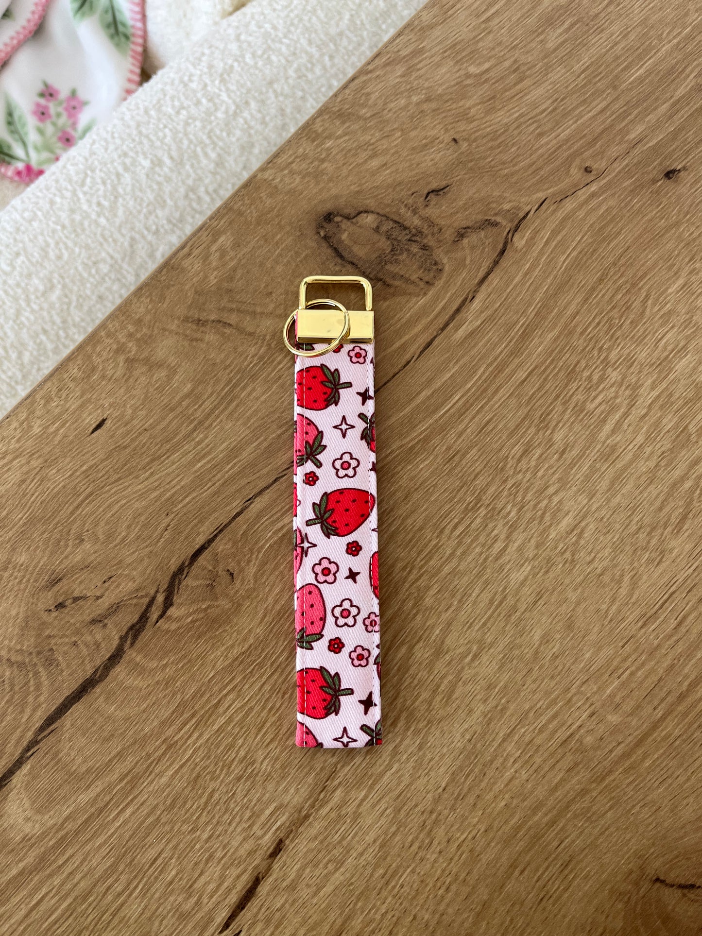 Porte-clés | Bracelet | Fraises rouges et fleurs