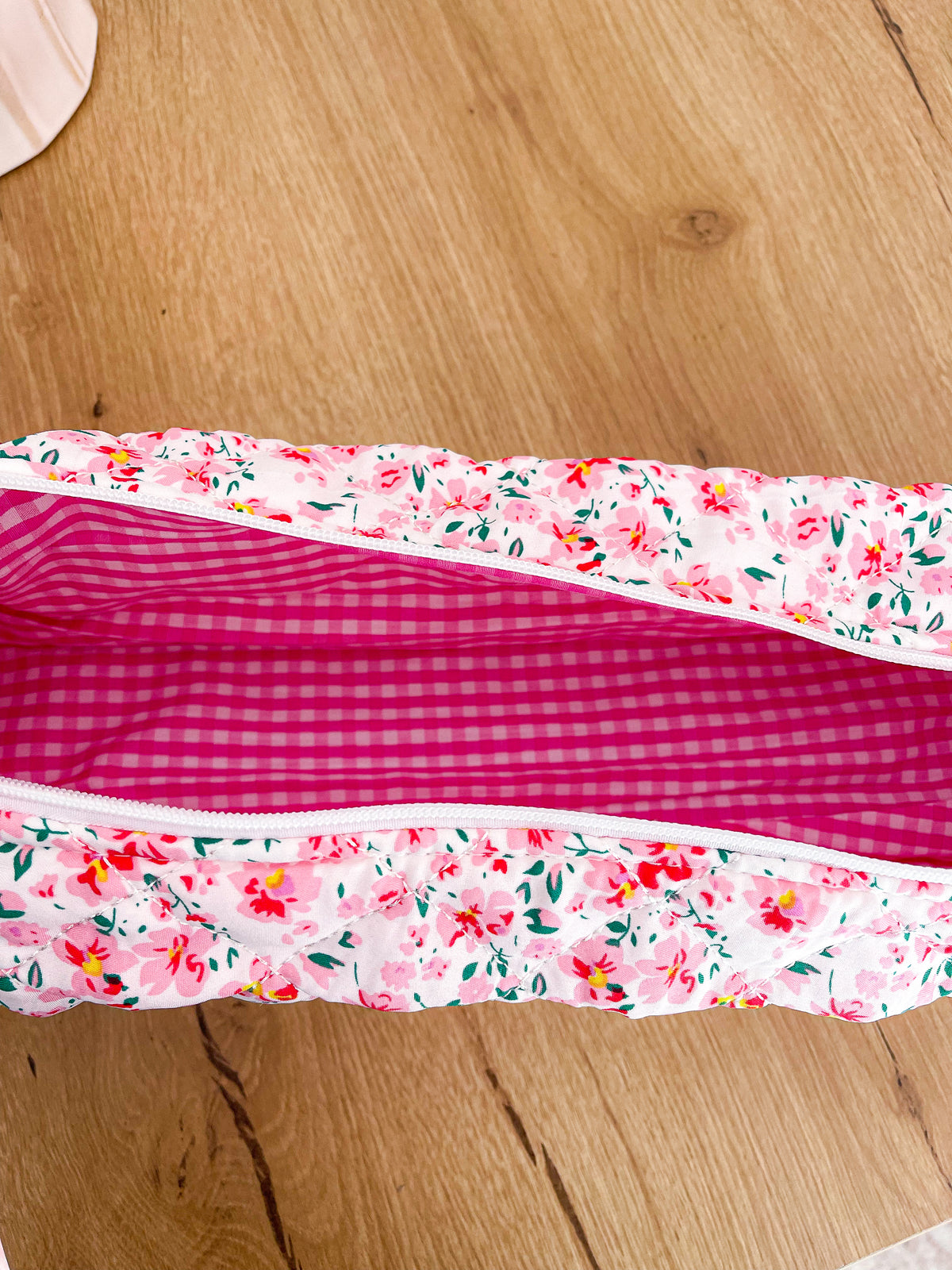 Longue trousse | Fleurs roses et feuilles