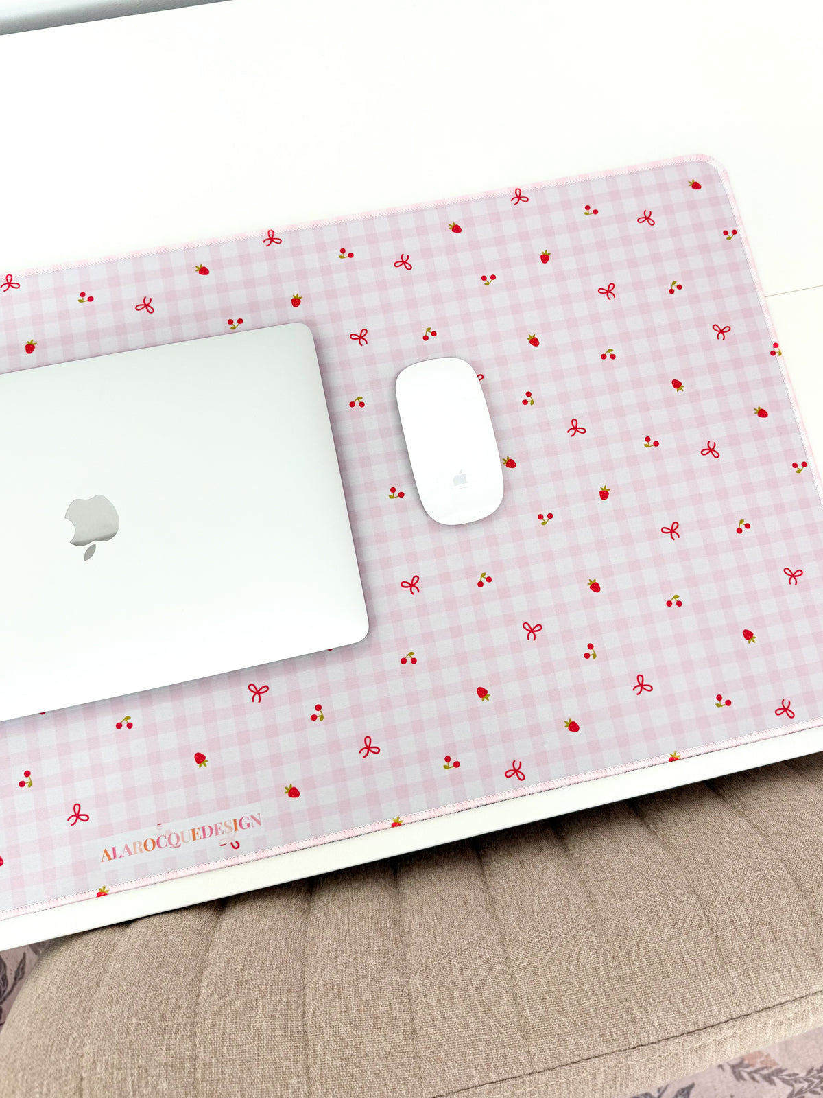 Tapis de bureau | Carreauté et fruits