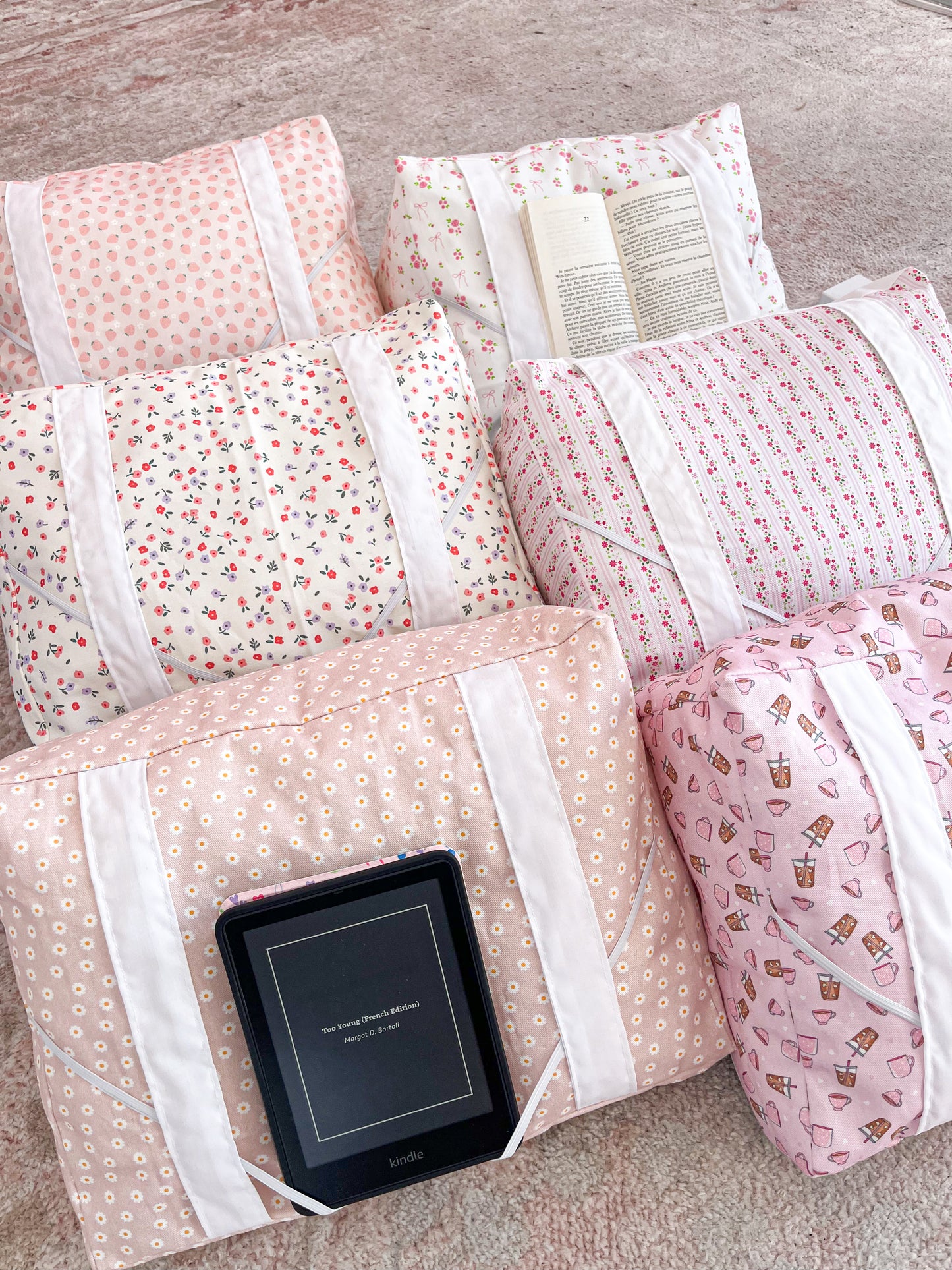 Coussin de lecture | Fraises roses pâles
