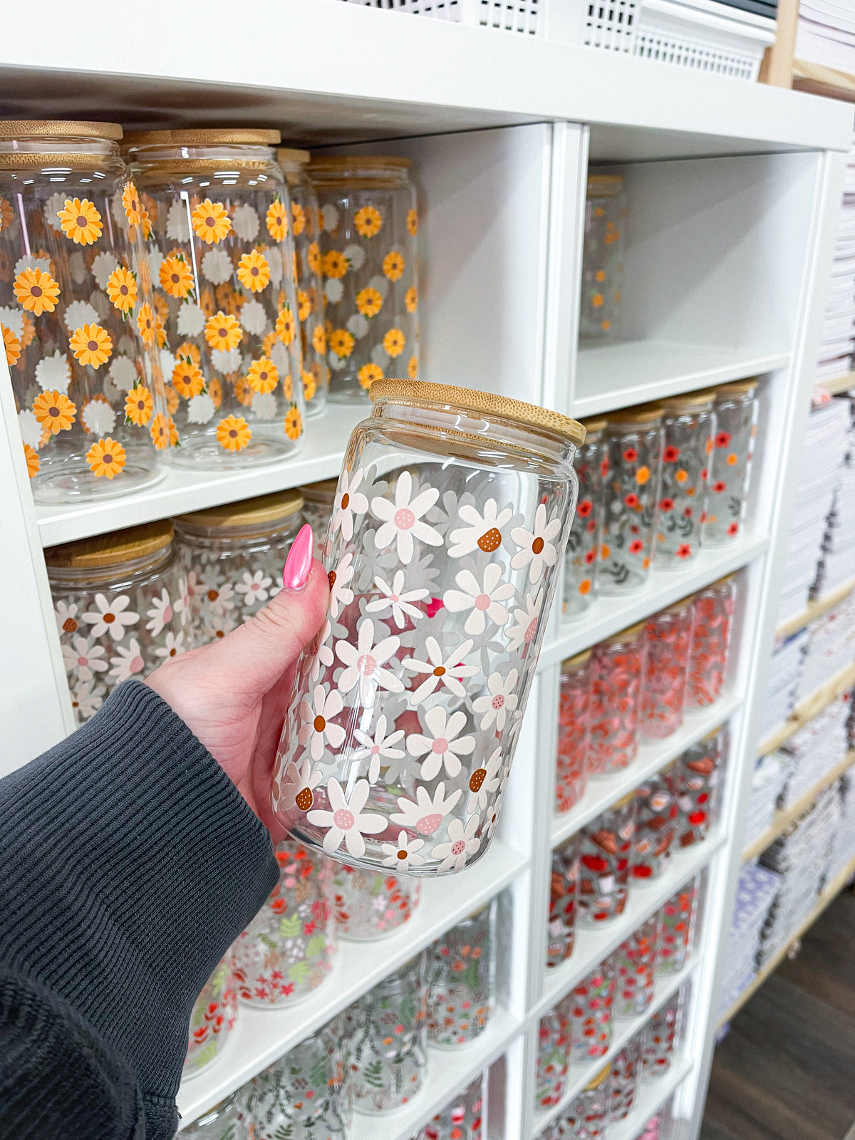 Verre 16 oz | Fleurs beiges et brunes