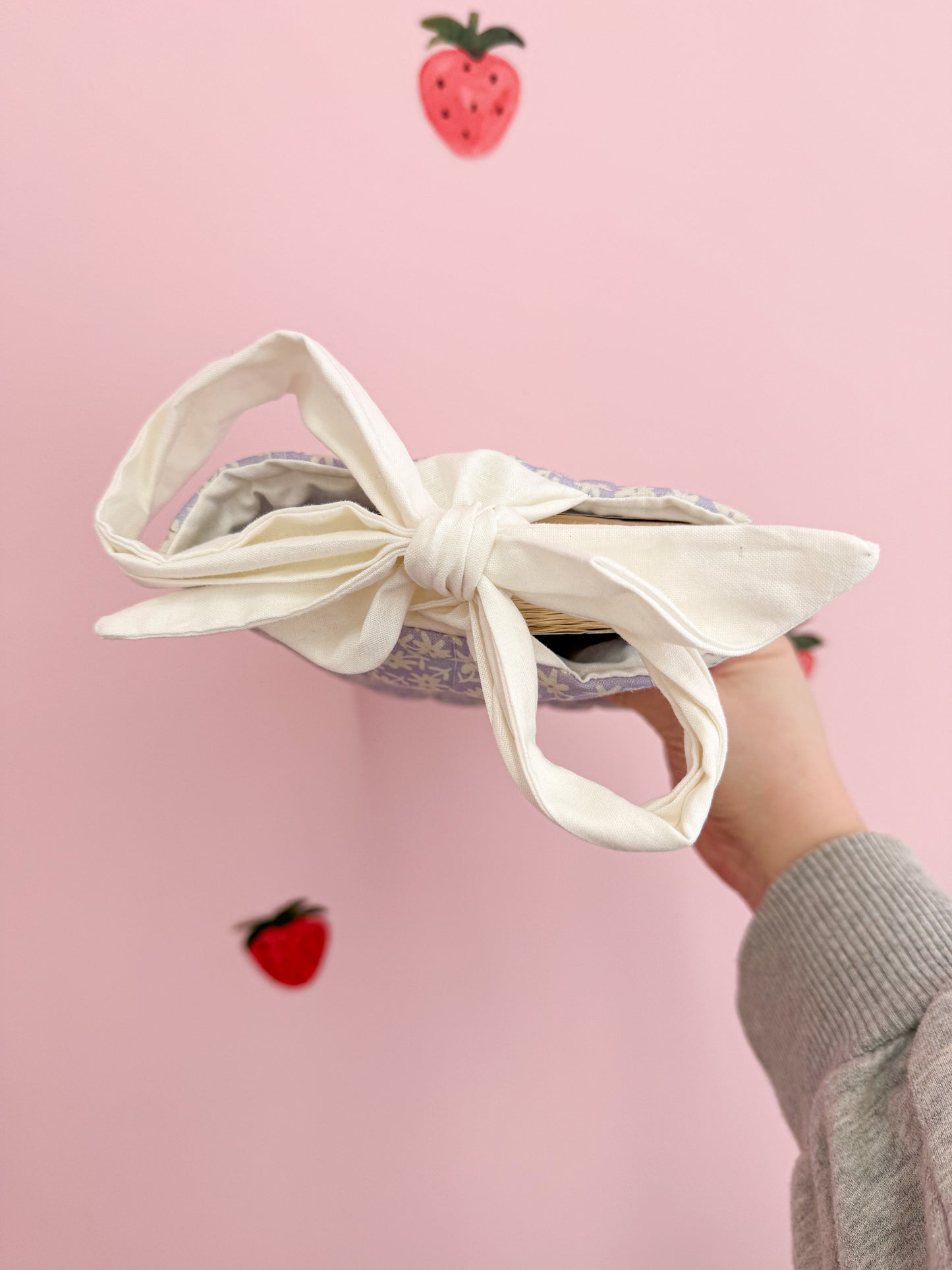 Petite pochette à livre de poche ou liseuse | Mauve et fleurs blanches
