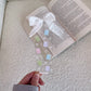 Signet en acrylique avec boucle | Livres pastel et boucles