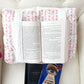 Coussin de lecture | Lignes roses et fleurs