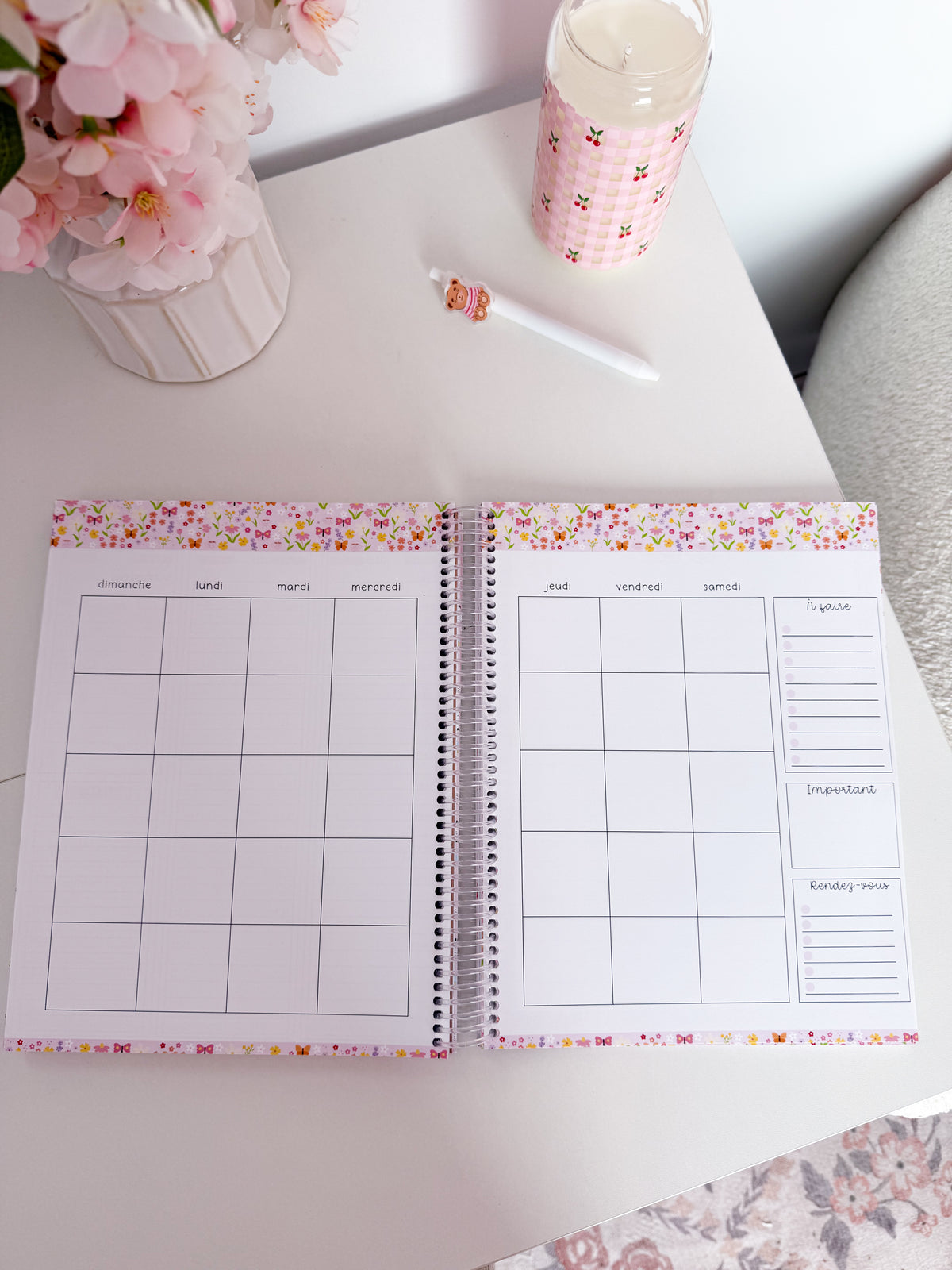 Agenda planificateur | Non-daté | Lignes roses et fleurs