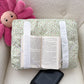 Coussin de lecture | Sauge et fleurs fuchsia