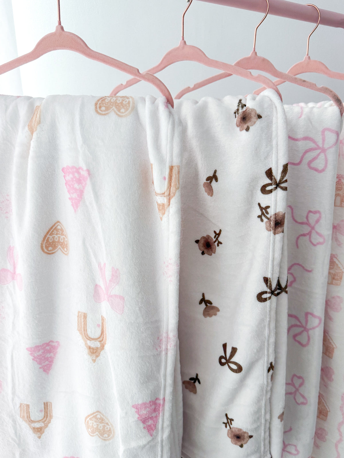 Couverture en flanelle | Boucles et fleurs brunes