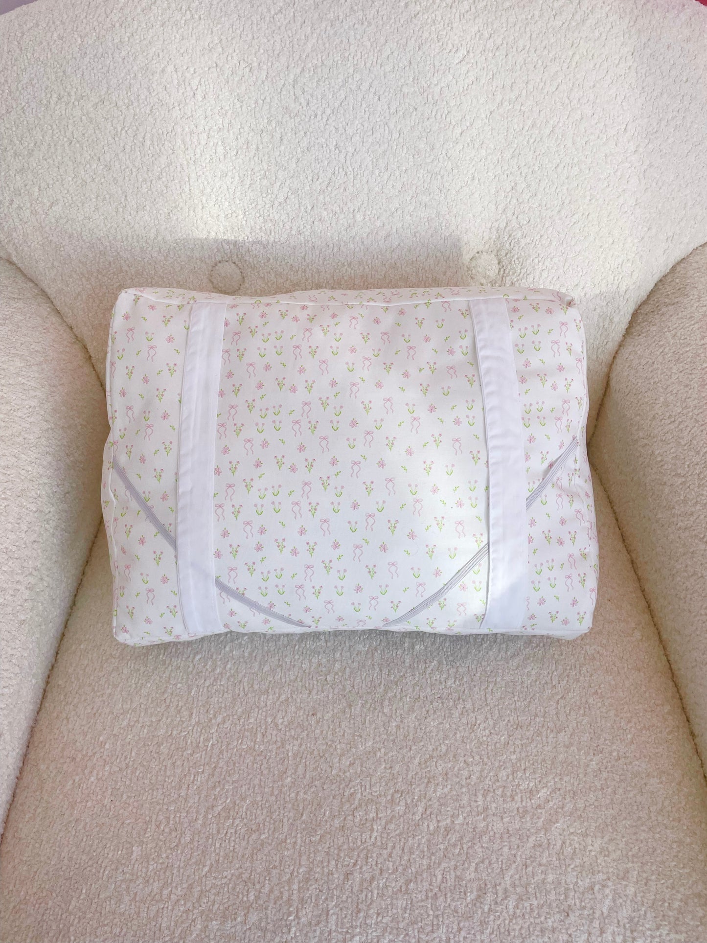 Coussin de lecture | Bouquets de fleurs et boucles