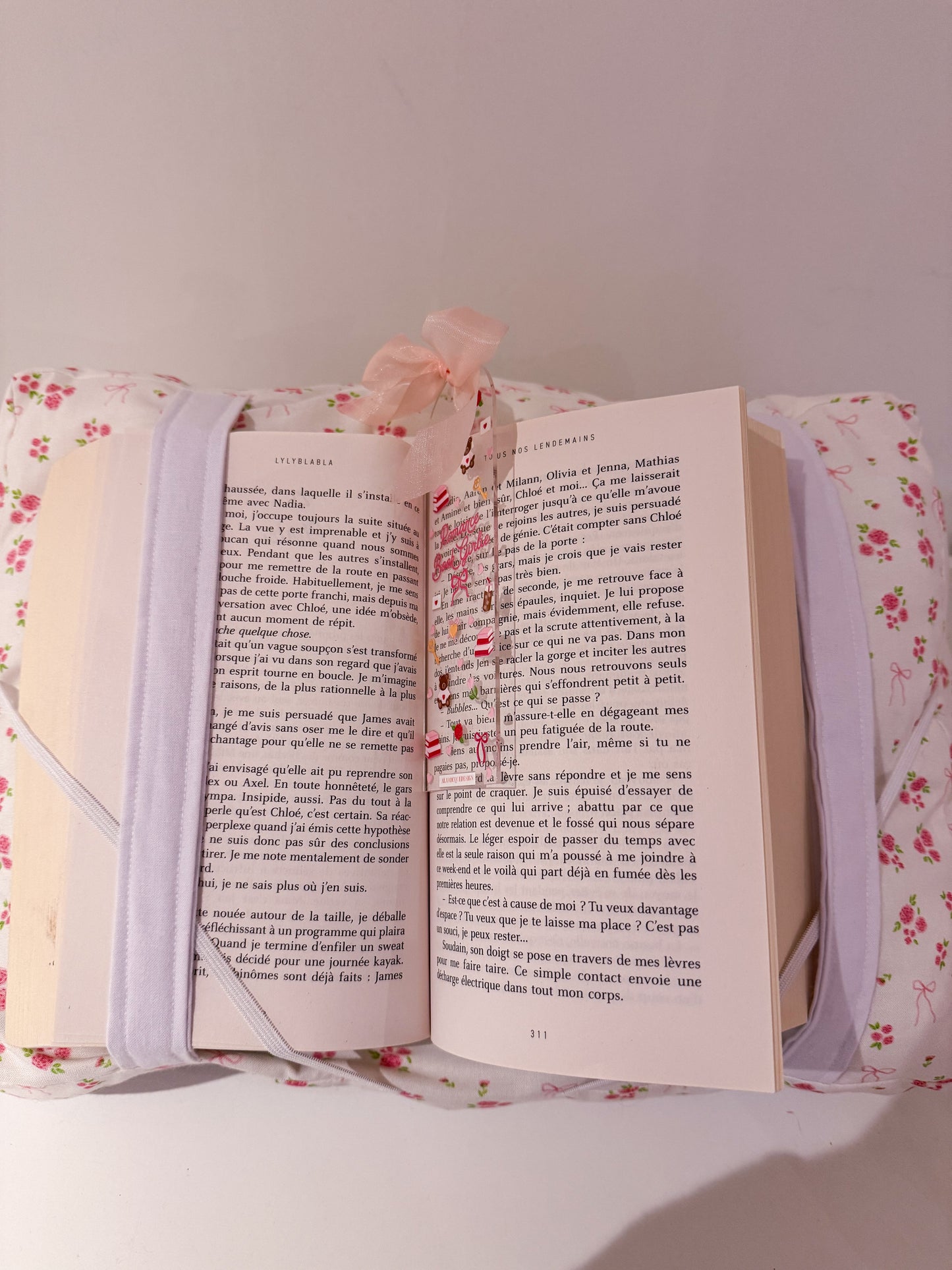 Signet en acrylique avec boucle | Romance book girlie