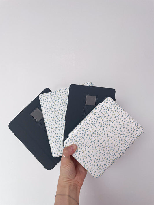Étui à liseuse | Kobo Clara ou Libra Color | Fleurs bleues vintages