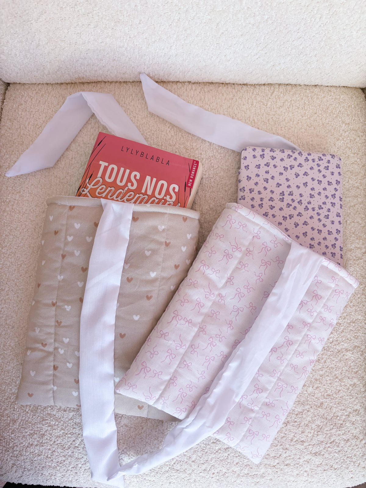 Pochette à livre ou liseuse | Minis fleurs rouges et mauves