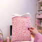 Pochette à livre ou liseuse | Minis fleurs roses et brune