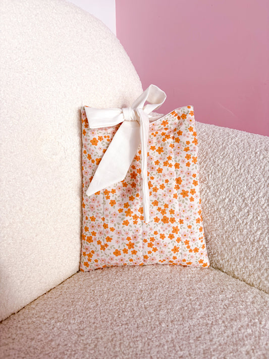 Pochette à livre ou liseuse | Fleurs roses et oranges