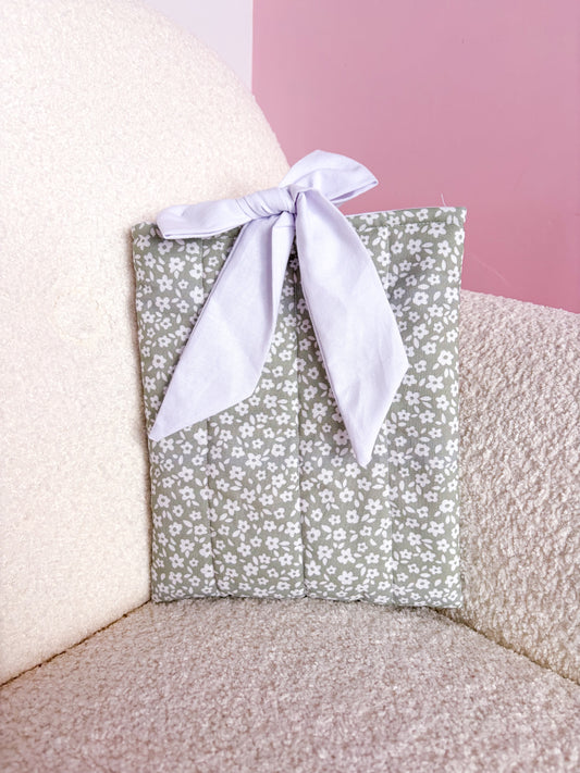Pochette à livre ou liseuse | Sauge et fleurs blanches