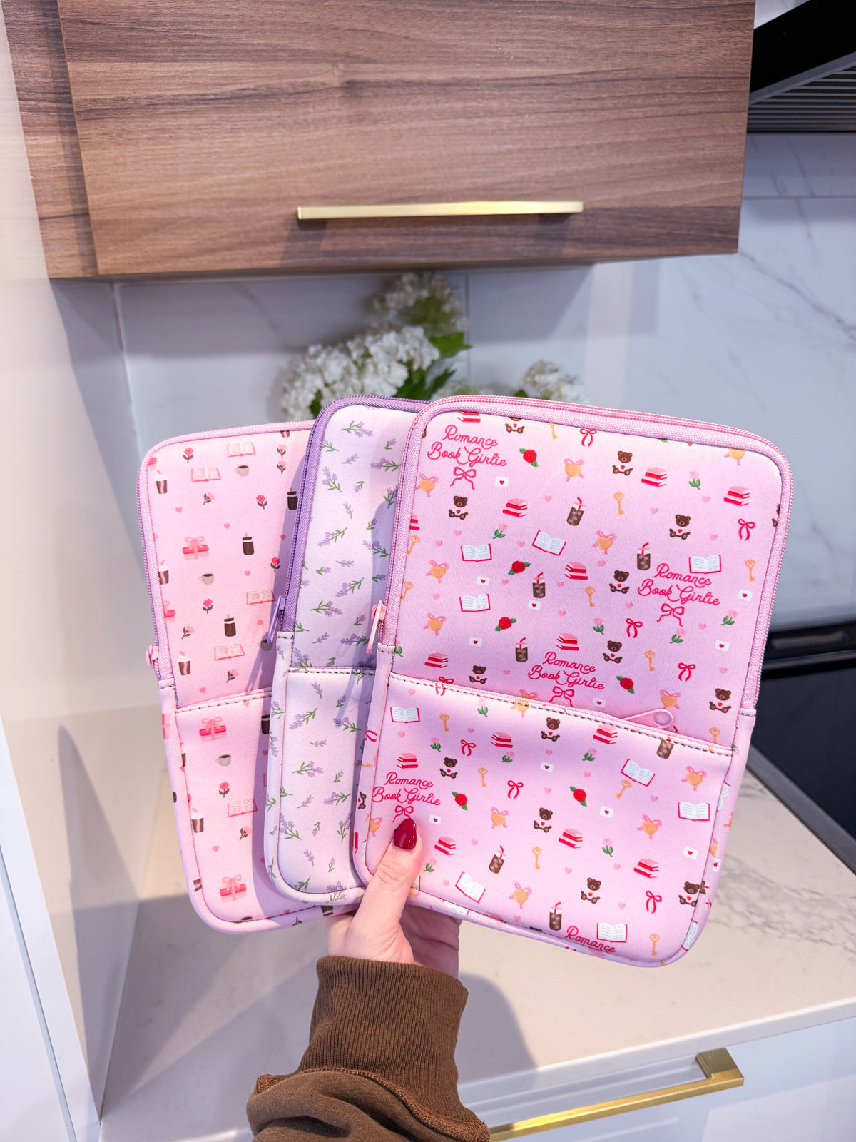 Pochette à livre ou liseuse | Néoprène | Romance book girlie