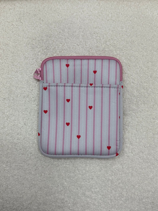 Imparfaite | Pochette à liseuse | Lignes et coeurs