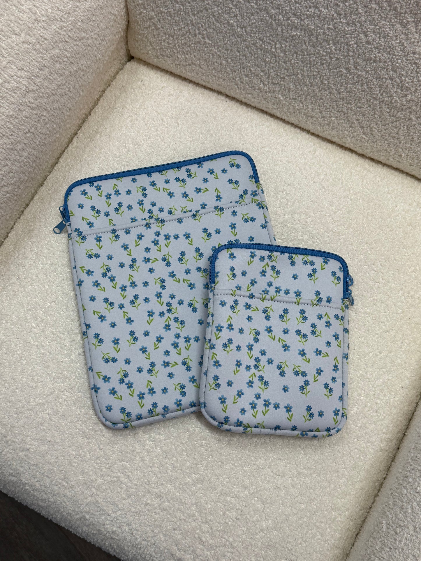 Pochette à tablette | 11 à 15'' | Fleurs bleues vintages